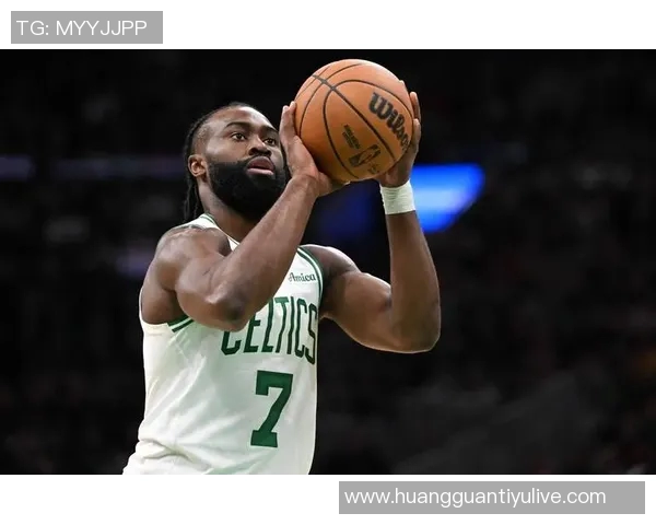 杰伦布朗分析末节崩盘原因强调快节奏与减少失误的重要性 杰伦布朗分析末节崩盘原因强调快节奏与减少失误的重要性