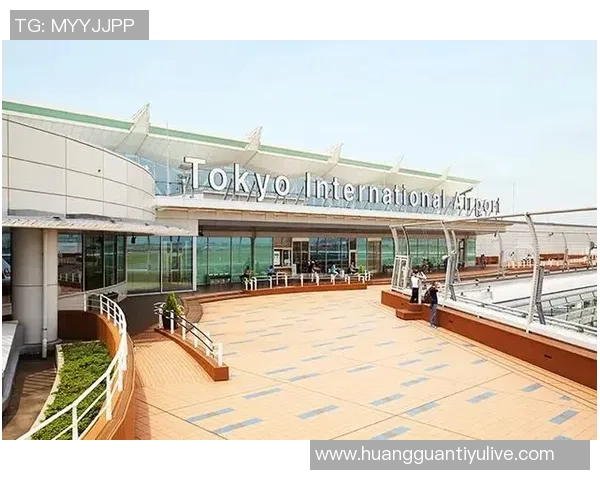 巴黎大巴在毕尔巴鄂遭袭球员们紧急前往机场避险